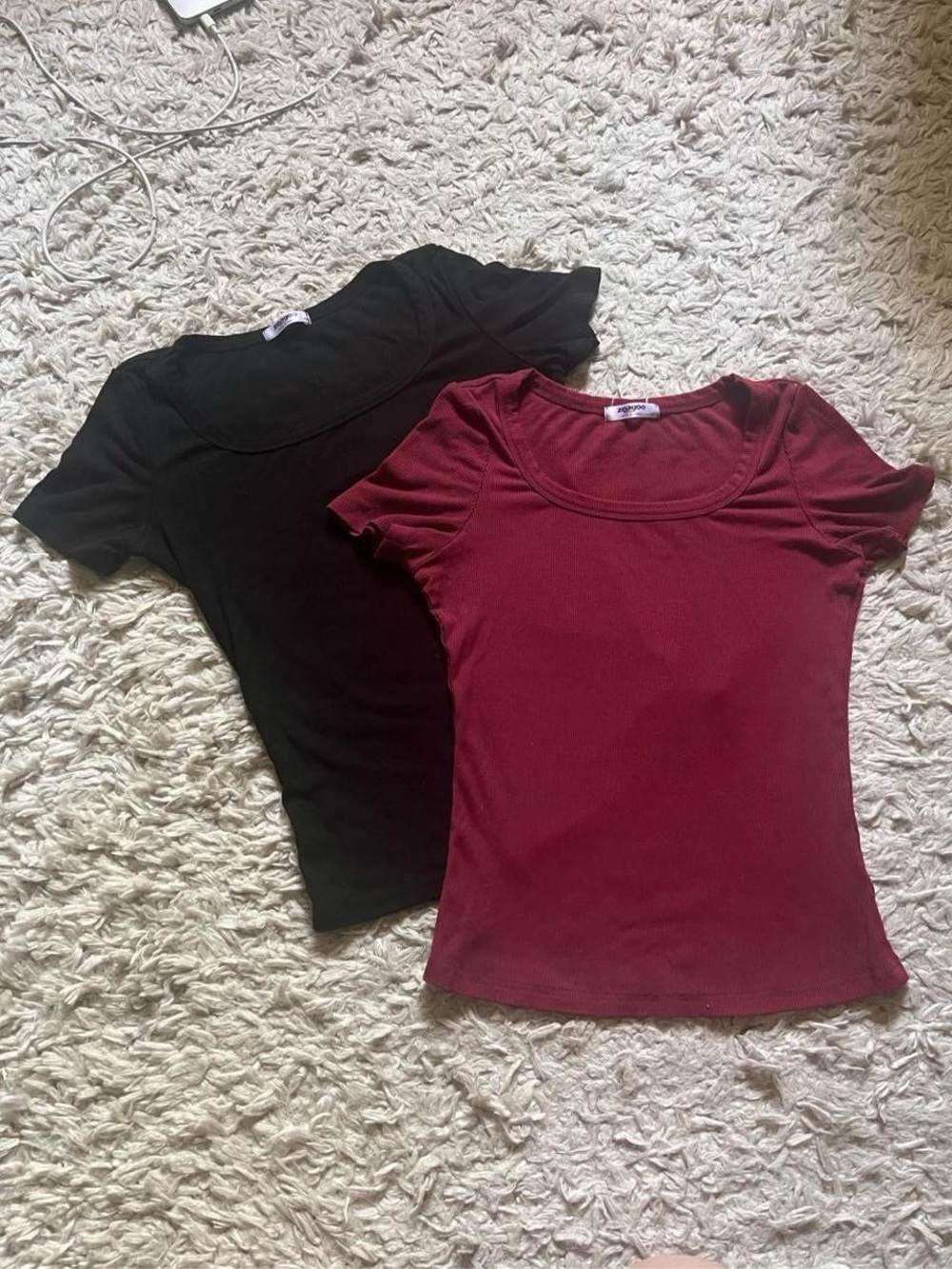 Set of 2 Fitted T-Shirts (Burgundy and Black)